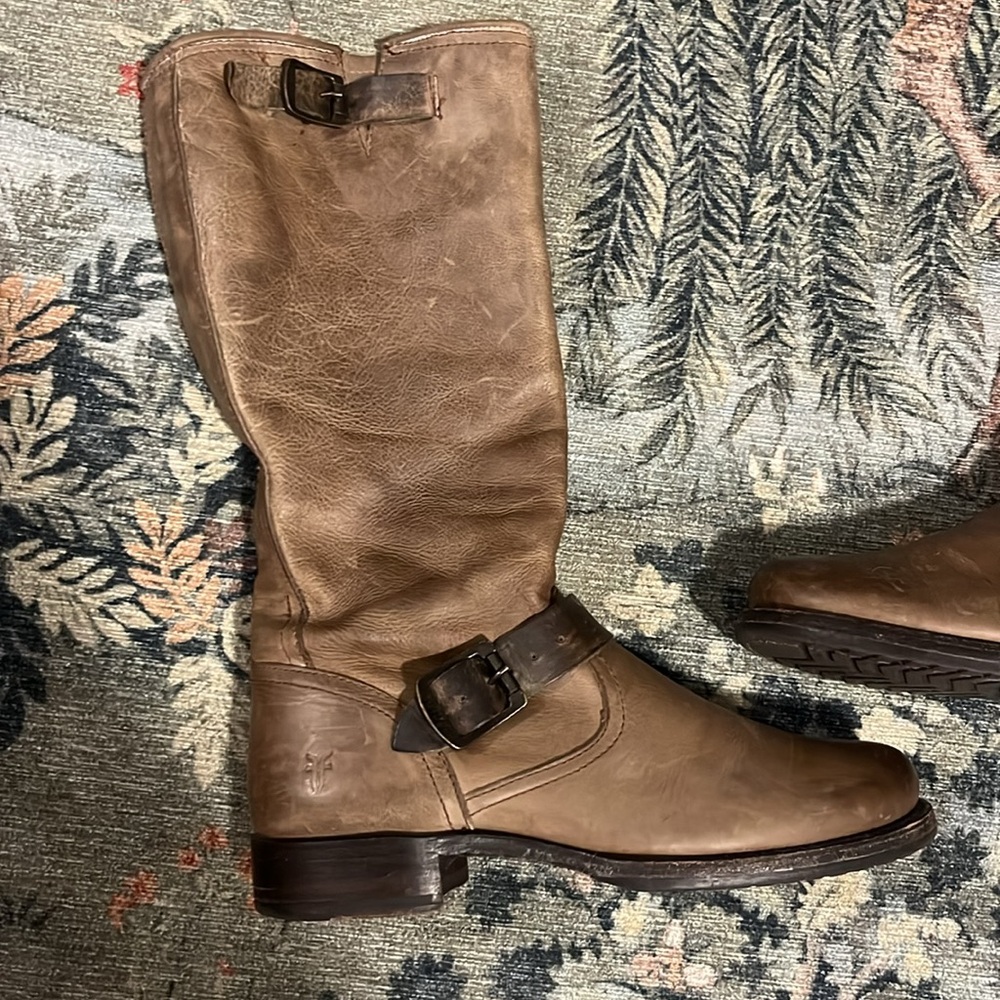 Frye Veronica size 9